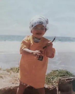 Photo de Lola Marié - 2003 - graphiste, freelance, digital nomad, communication, identité de marque